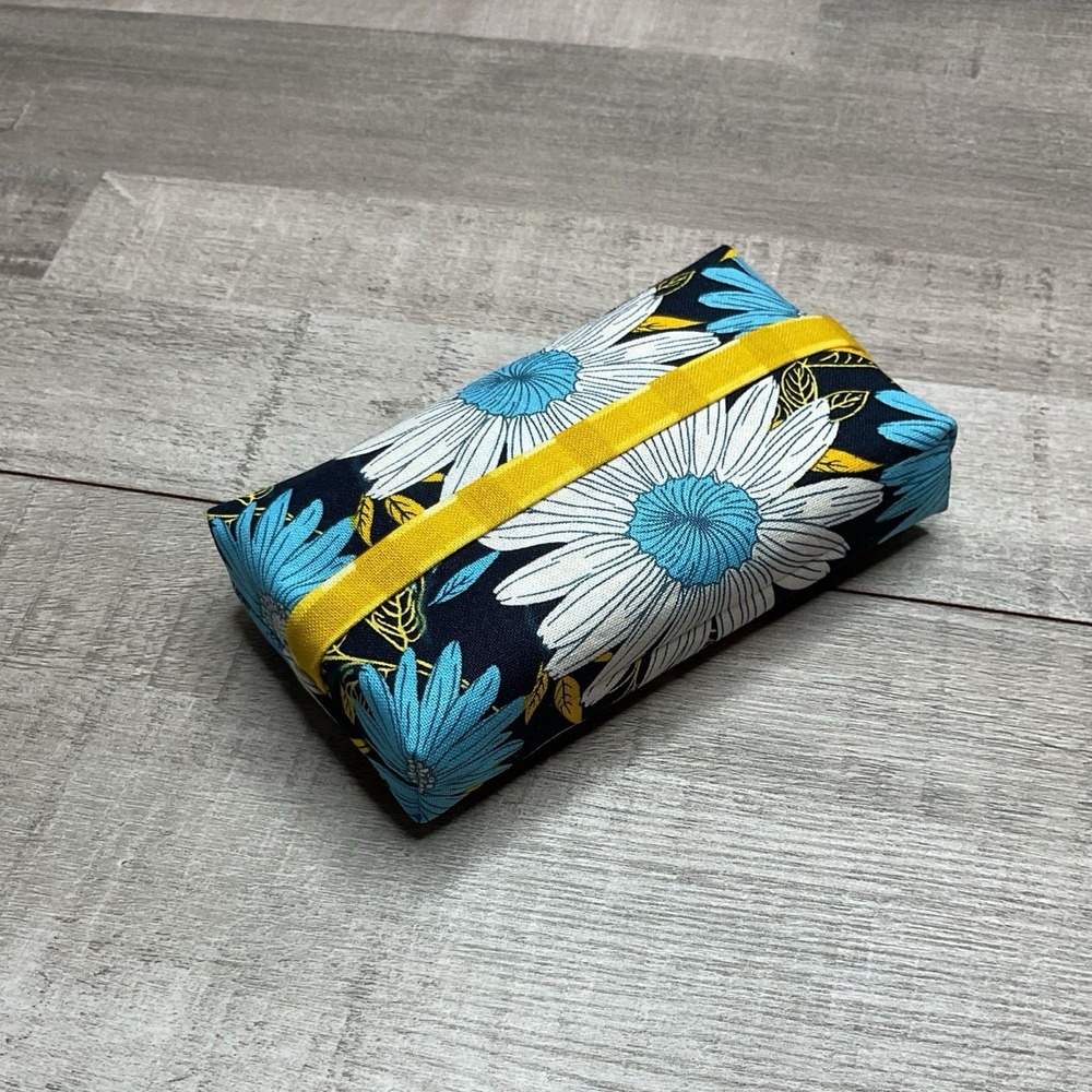 Blue Floral Handmade fabric purse/travel pocket size tissue‎ holder/travel